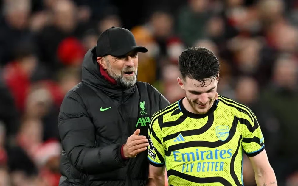 vi-sao-hlv-klopp-qua-mat-giao-su-wenger (3).jpg