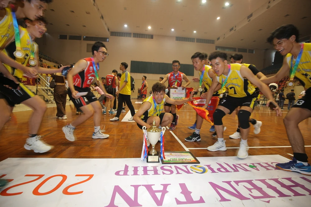 bat-ngo-nha-vo-dich-thien-tan-championship-2024 (1).jpg