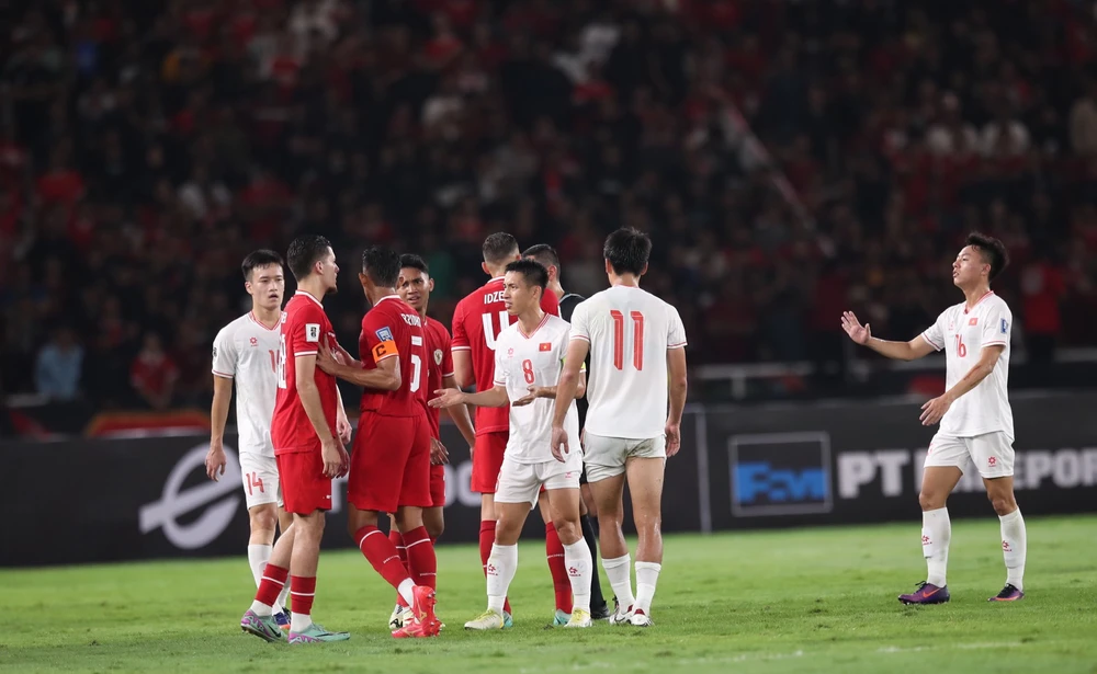 hlv-troussier-noi-gi-khi-tuyen-viet-nam-lai-thua-indonesia-tu-mot-cu-nem-bien (2).jpg