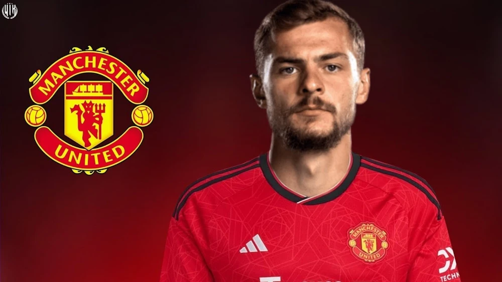 hlv-southgate-phan-ung-manh-ve-viec-thay-the-ten-hag-cam-quan-man-united (1).jpg