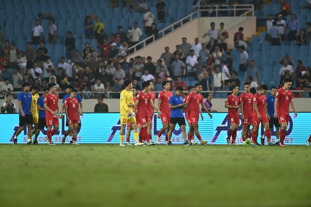 khan-gia-dong-loat-keu-goi-hlv-troussier-tu-chuc (2).jpg