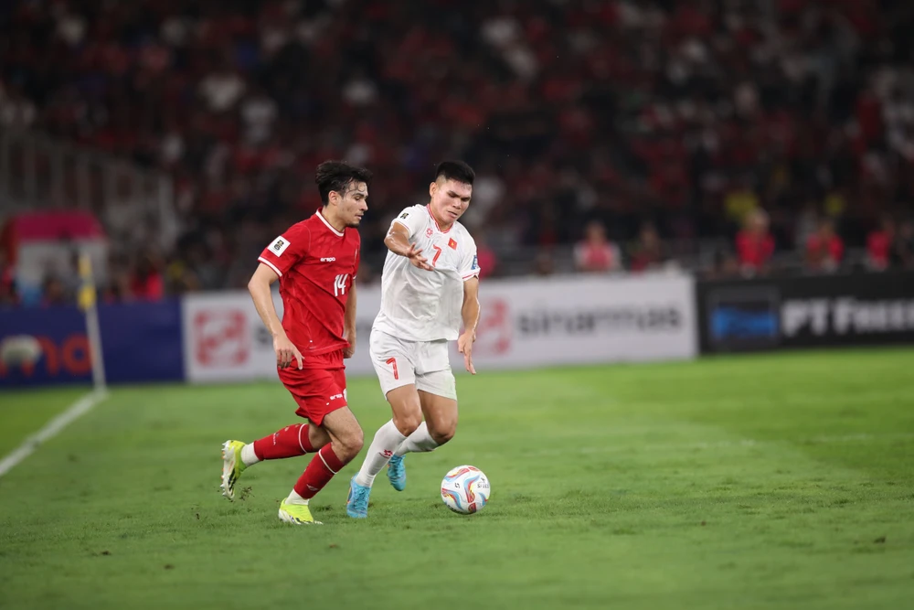 nong-nguyen-filip-va-doi-hinh-manh-nhat-cua-hlv-troussier-tai-dau-indonesia (1).jpg