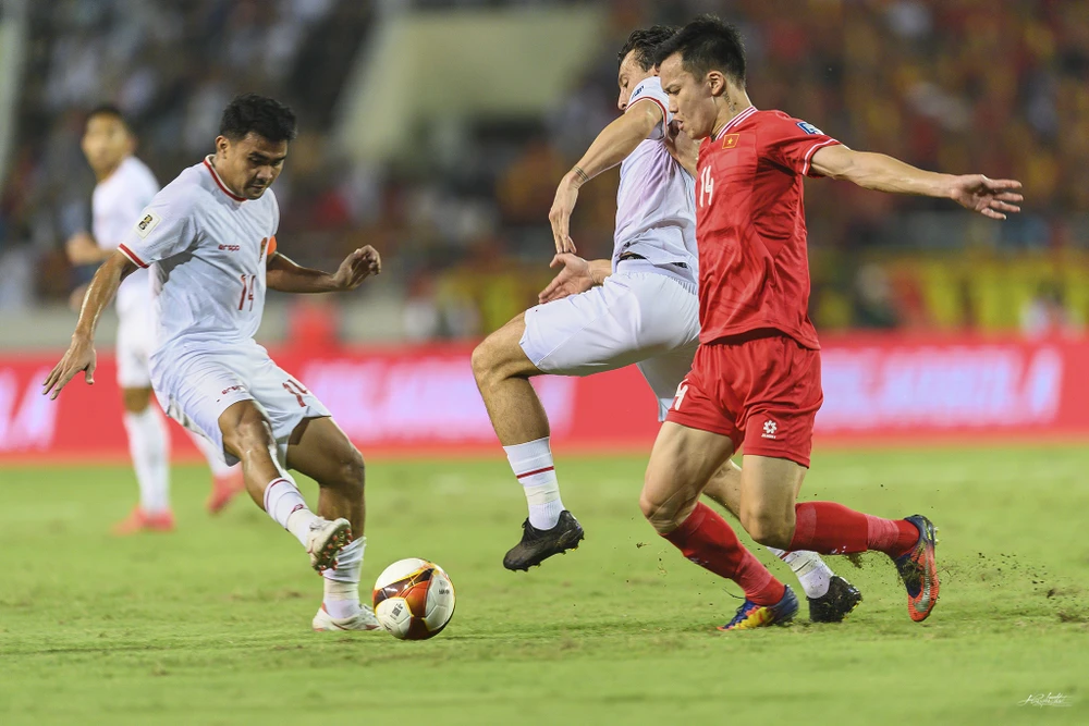 vff-chi-boi-thuong-cho-hlv-troussier-3-thang-luong (2).jpg