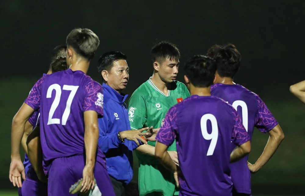 da-2-doi-hinh-u-23-viet-nam-thua-jordan-tren-cham-11-met (1).jpg