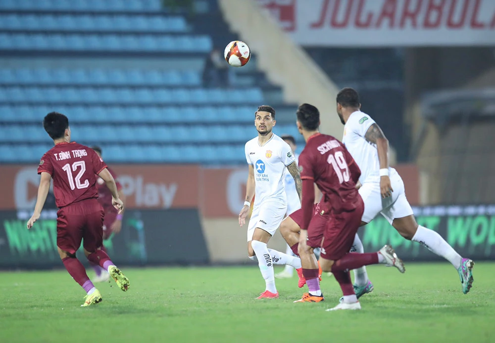 v-league-2025-ngung-nghi-116-ngay-trong-5-dot (2).jpg