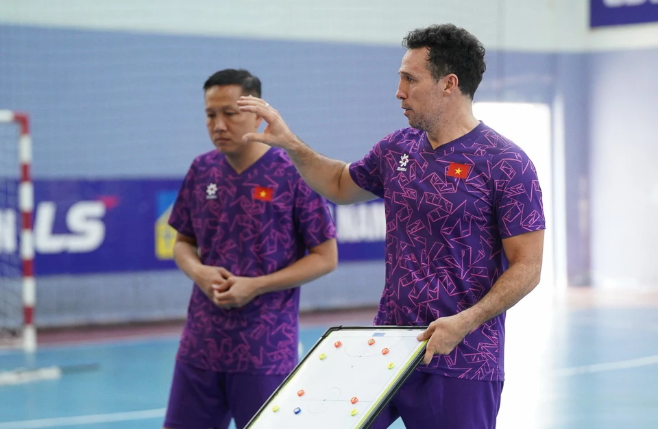 futsal-viet-nam-chinh-thuc-sang-thai-lan-san-ve-world-cup (1).jpg