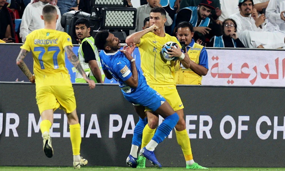 ronaldo-bi-trung-phat-nang (1).jpg