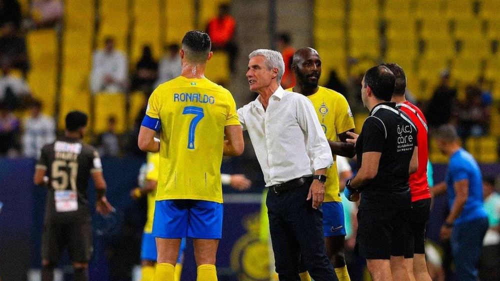 ronaldo-bi-trung-phat-nang (2).jpg