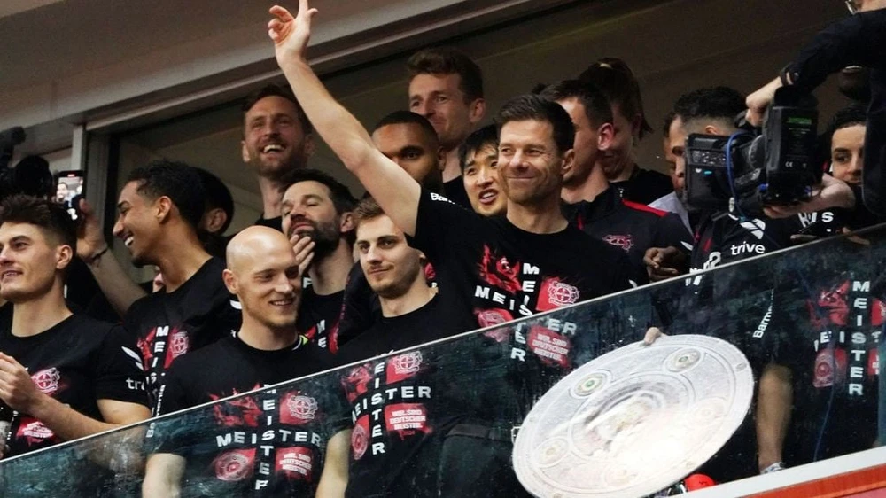 bi-san-duoi-rao-riet-hlv-xabi-alonso-co-quyet-dinh-gay-soc (2).jpg