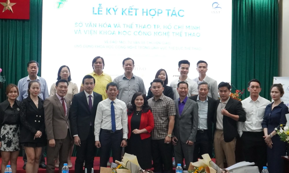 cai-bat-tay-y-nghia-cua-so-vh-tt-tp-hcm-va-vien-khcntt (3).JPG