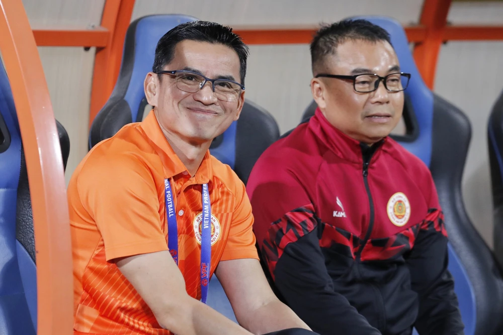 vo-cua-kiatisak-len-tieng-va-tuong-lai-cua-zico-thai-sau-khi-chia-tay-cahn (1).jpg