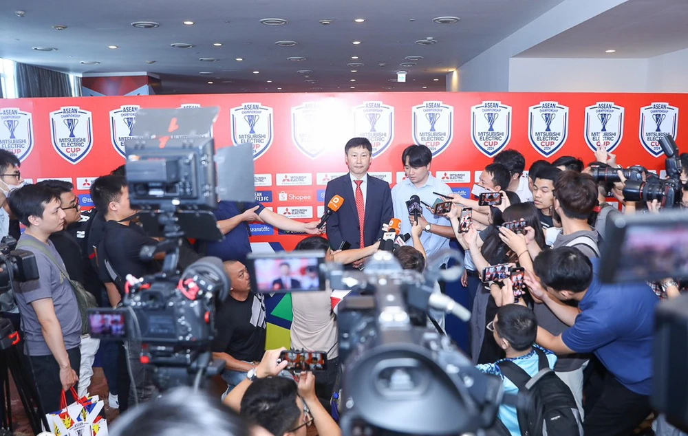 hlv-kim-sang-sik-nam-tuyen-viet-nam-doi-thang-ca-indonesia-lan-philippines (1).jpg