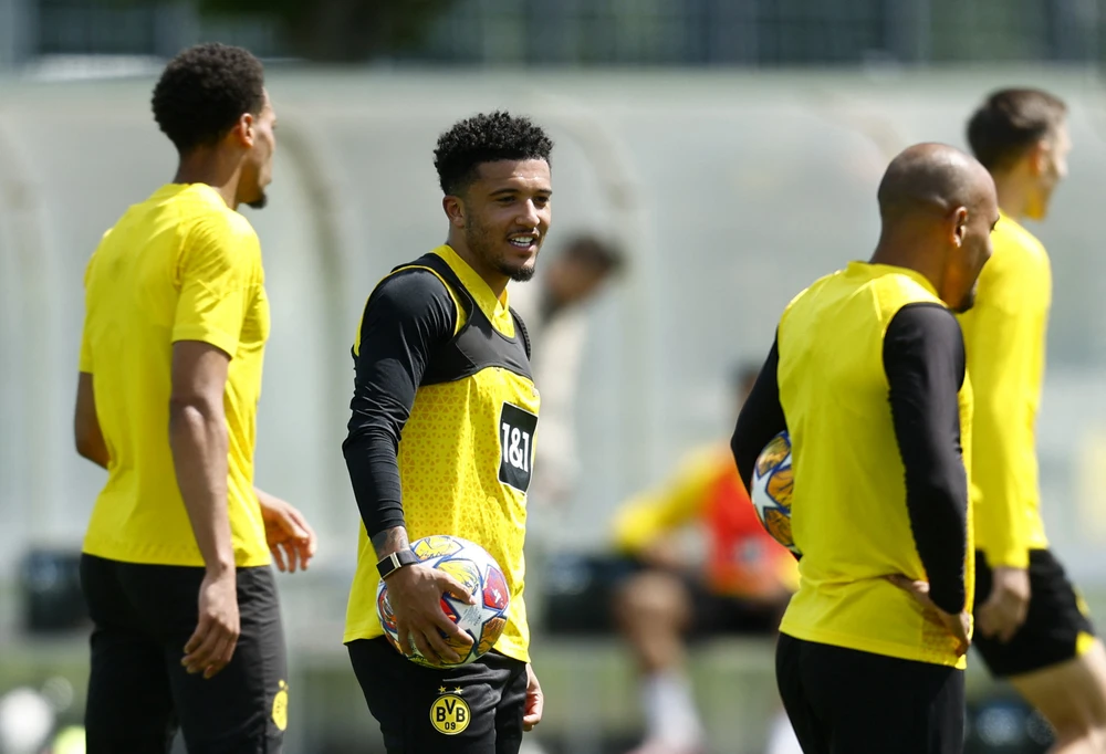 Sancho rời bỏ Man United