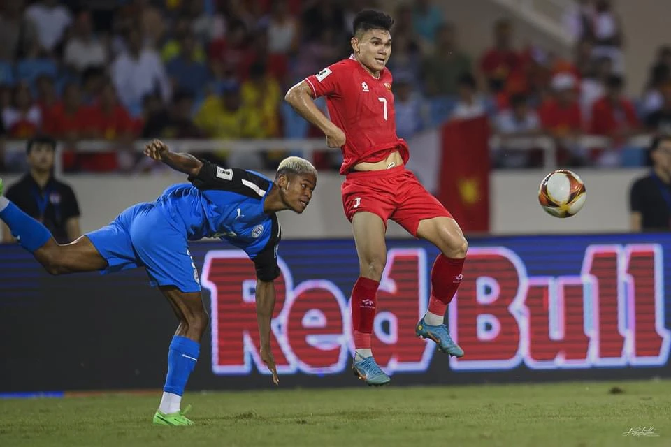 buoi-tap-dau-tien-cua-tuyen-viet-nam-tren-dat-iraq-va-loi-hua-cua-hlv-kim-sang-sik (4).jpg