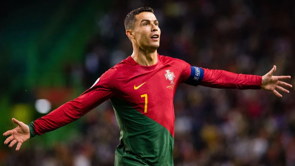 Ronaldo ghi bàn ở Euro