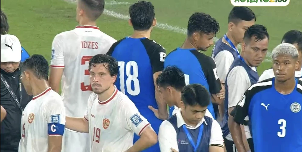 cau-thu-philippines-nhap-vien-khan-cap-hlv-saintfiet-tuc-gian-vi-mat-phat-den (2).jpg