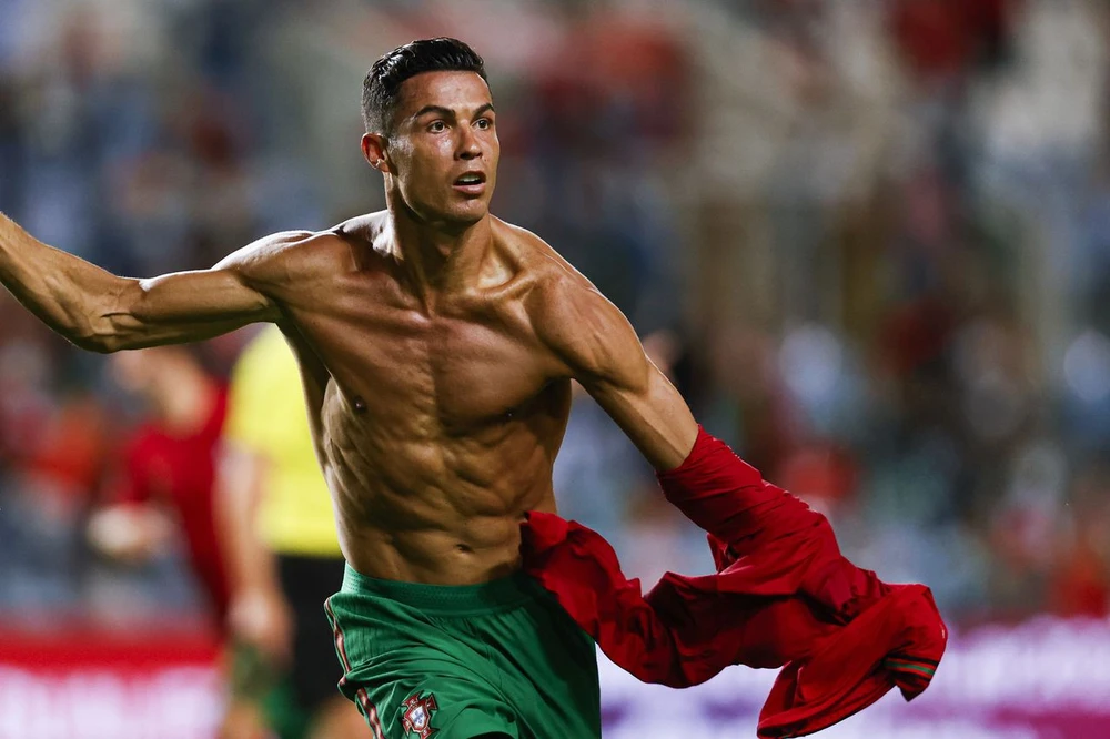 ronaldo-noi-ve-tuong-lai-cua-minh-sau-khi-lap-ky-luc (2).jpg