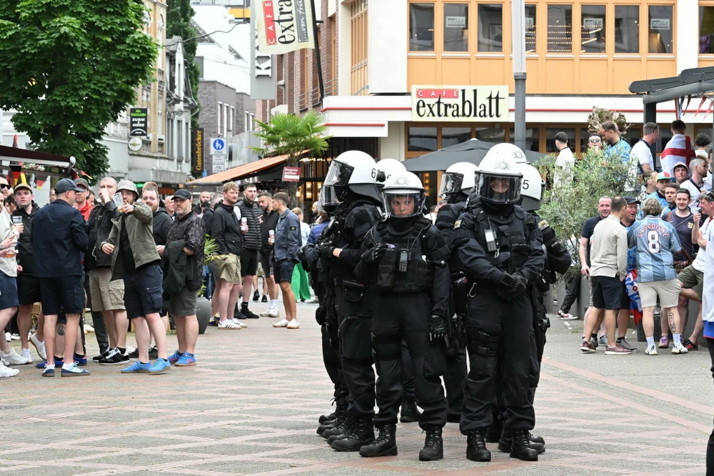 co-dong-vien-anh-au-da-kinh-hoang-7-nguoi-serbia-bi-bat-giu (1).jpg