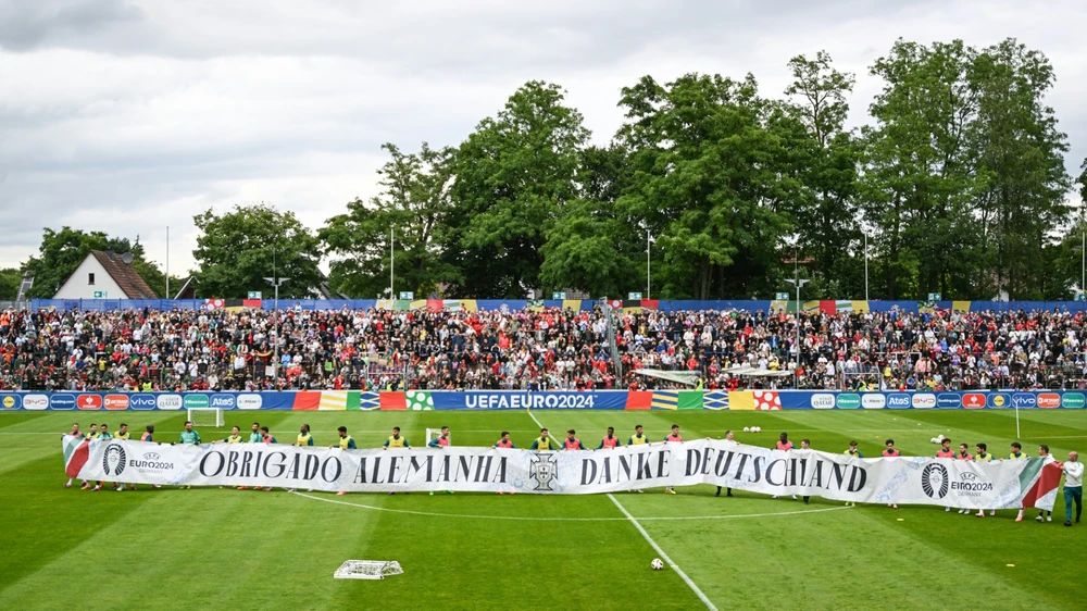 náo loạn vì Ronaldo