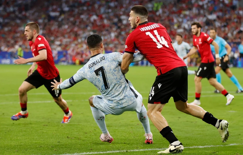 một mất một còn