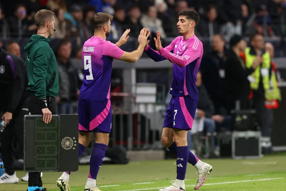 tranh-cai-nay-lua-o-doi-tuyen-duc (2).jpg