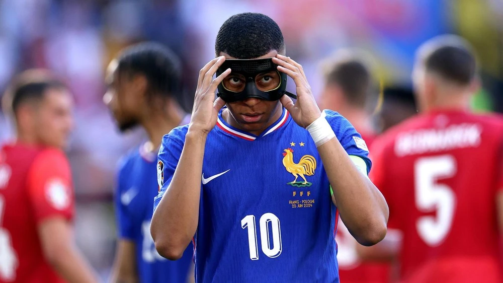 mbappe-ra-san-tu-dau-doi-tuyen-phap-hai-lan-thang-bi (1).jpg