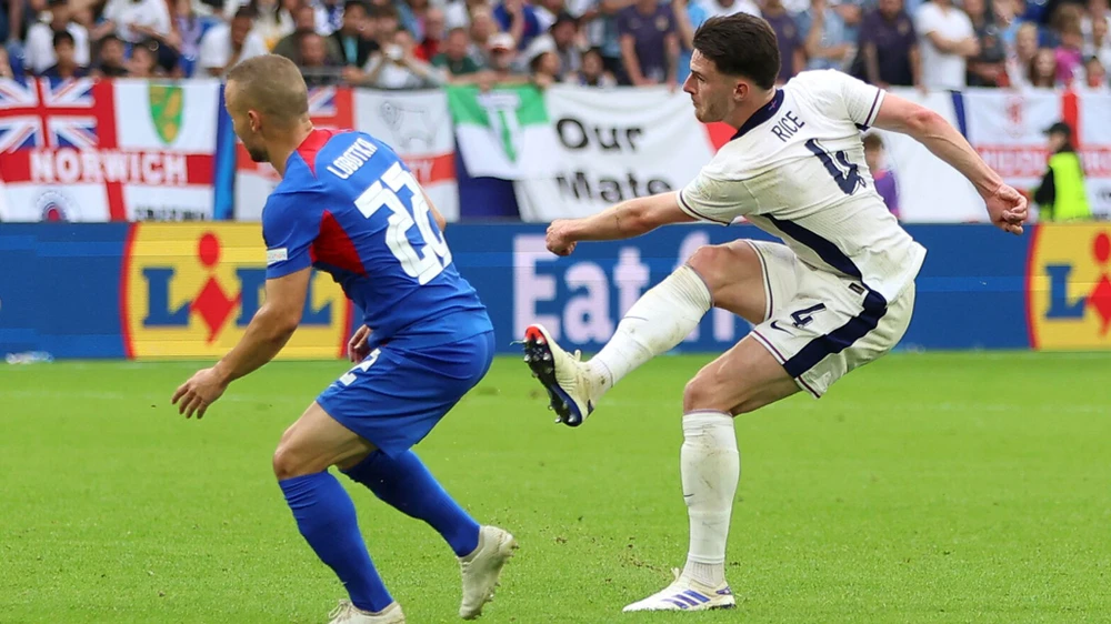 trong-tai-bi-to-thien-vi-va-hanh-dong-tieu-cuc-cua-doi-tuyen-anh (1).jpg