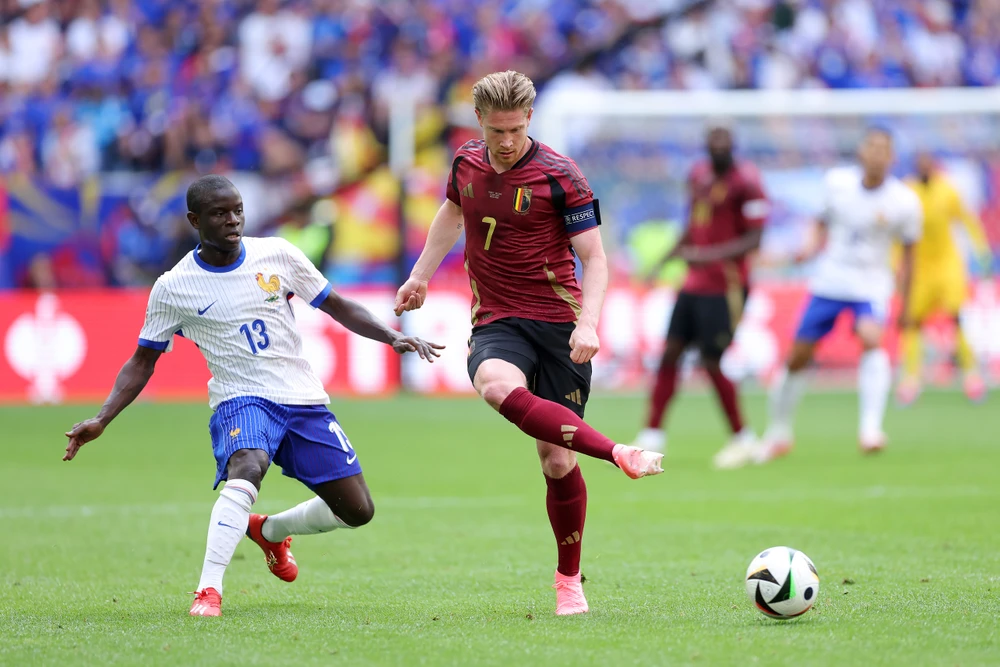 doi-truong-kevin-de-bruyne-khau-chien-tho-thien-voi-nha-bao (1).jpg