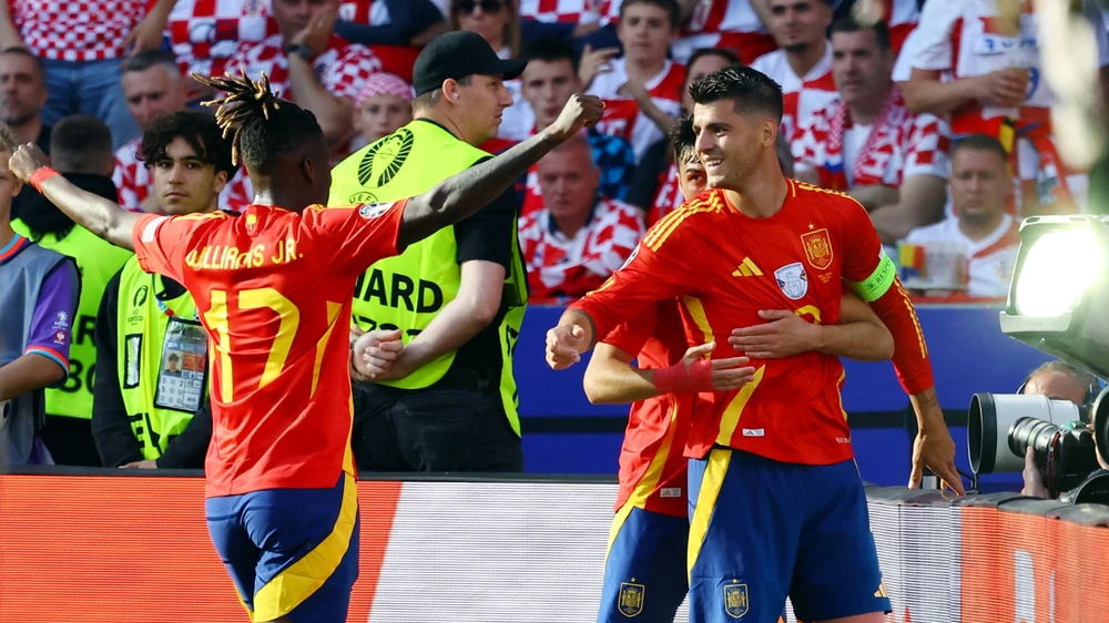 thu-quan-tay-ban-nha-doi-bo-doi-ngay-truoc-ban-ket-gap-phap (4).jpg