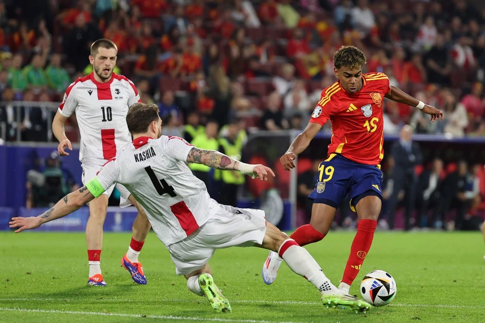 yamal-noi-gi-sau-nhung-loi-tung-ca-chan-sut-16-tuoi-xuat-sac-nhat-the-gioi (2).jpg