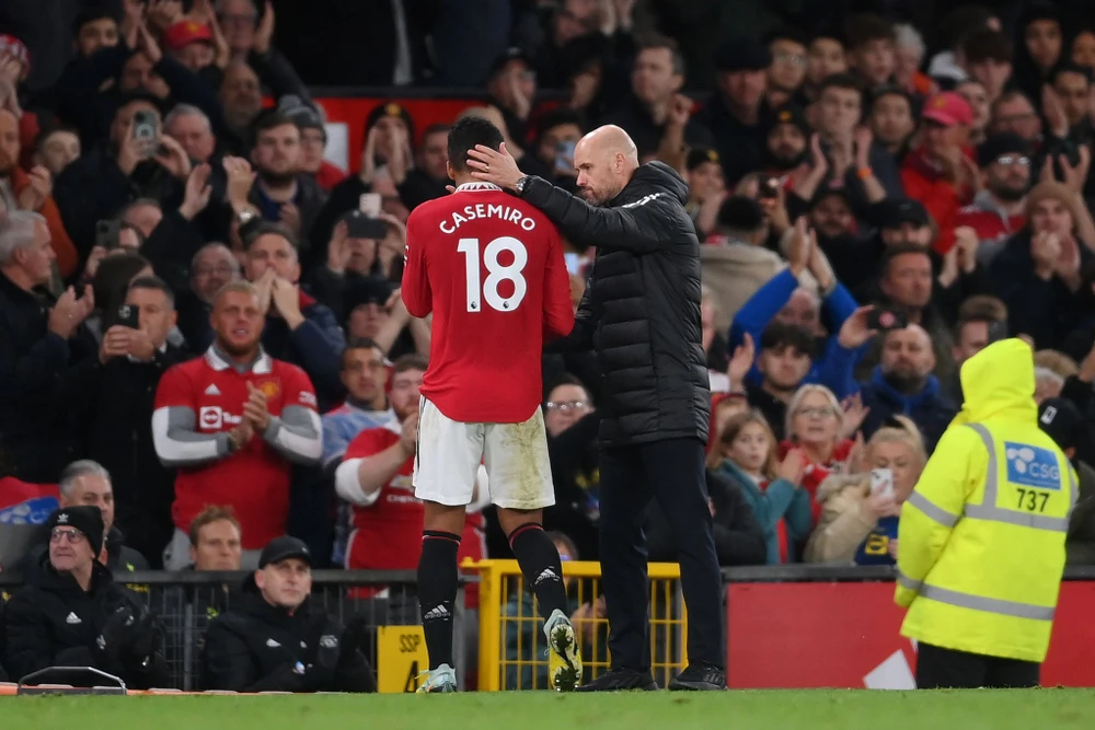 hlv-ten-hag-tranh-cai-gan-chan-dong-ban-lanh-dao-mu (3).jpg