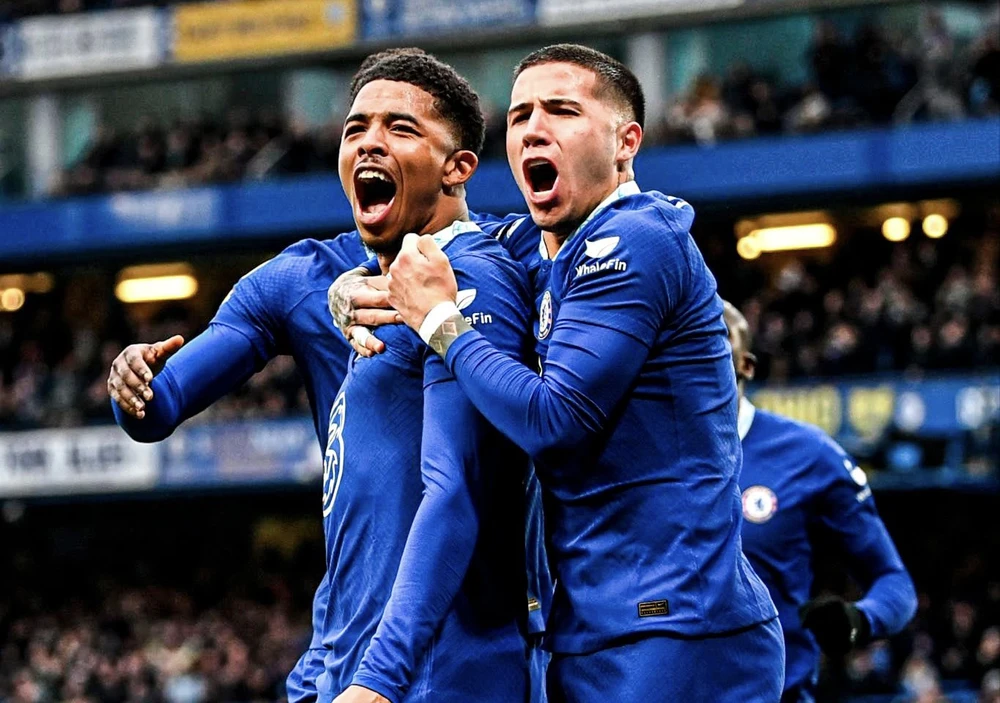 cac-ngoi-sao-chelsea-tha-thu-cho-enzo-sau-su-co-phan-biet-chung-toc (1).jpeg