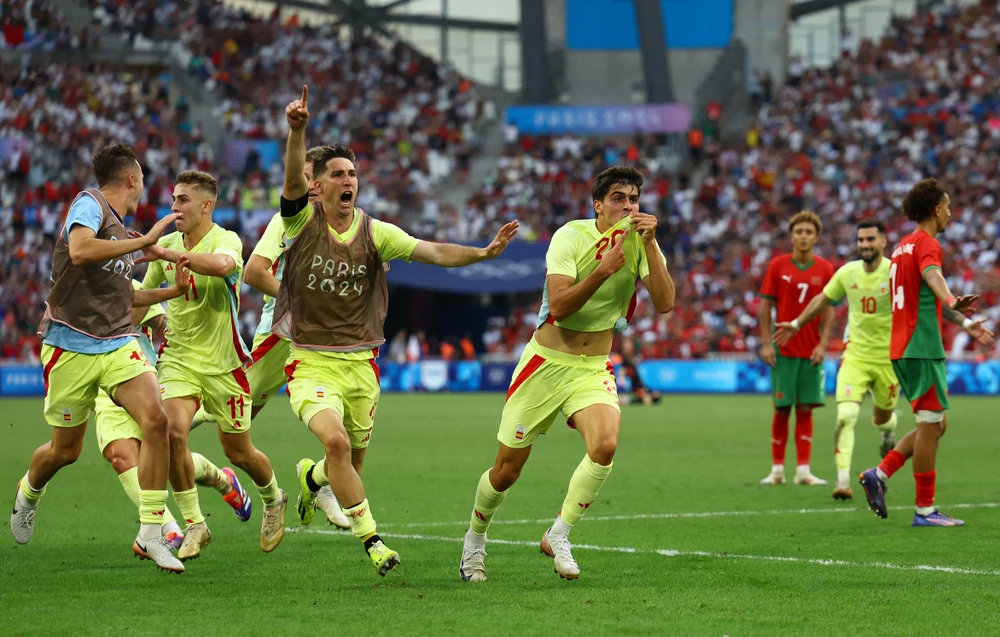 chu-nha-phap-song-trong-mo-voi-tran-chung-ket-olympic-paris-2024 (4).jpg