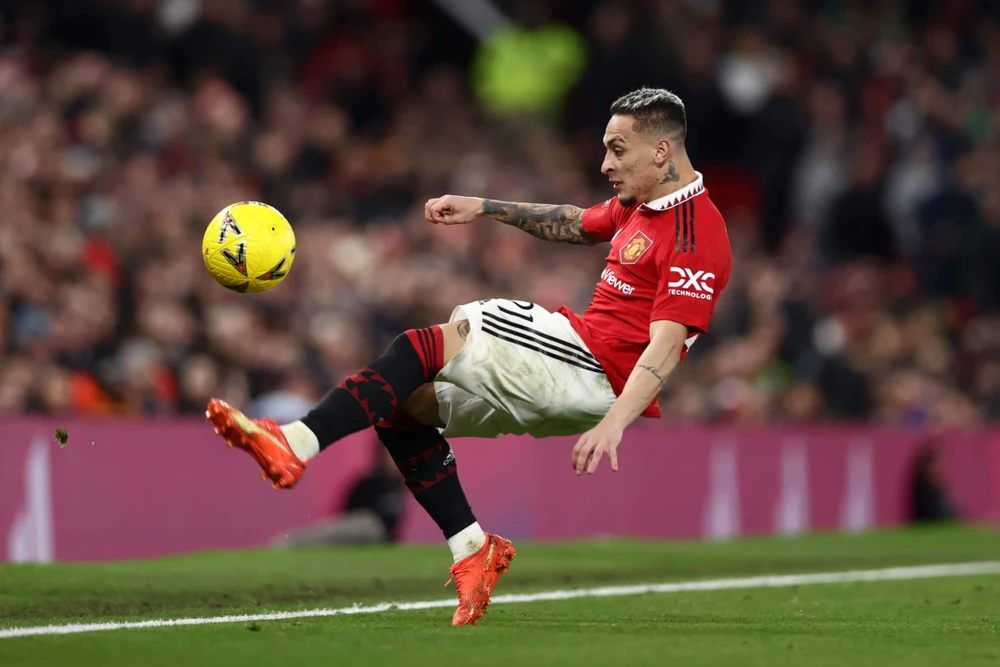 ngoi-sao-antony-tuoi-tho-du-doi-tu-khu-o-chuot-den-manchetsr-united (5).jpg