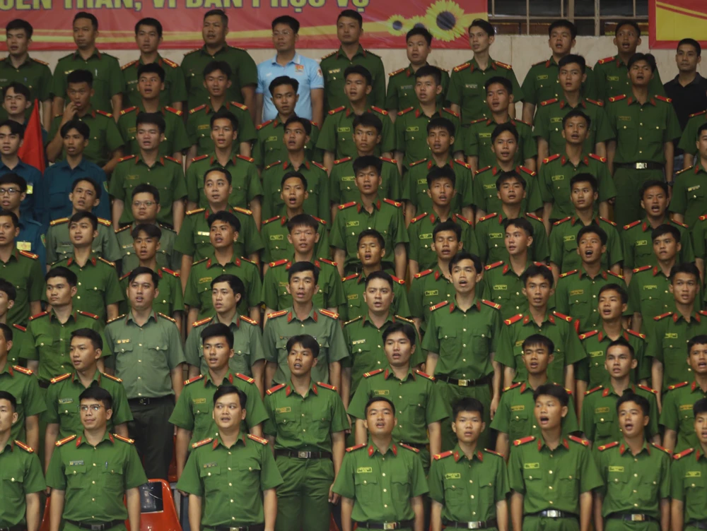 chu-giai-bong-chuyen-cong-an-tp-hcm-thang-lon-trong-ngay-khai-mac (12).jpg