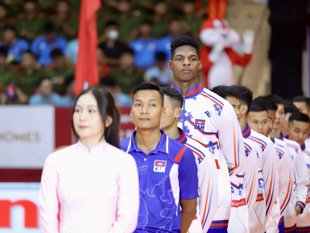 chu-giai-bong-chuyen-cong-an-tp-hcm-thang-lon-trong-ngay-khai-mac (3).jpg