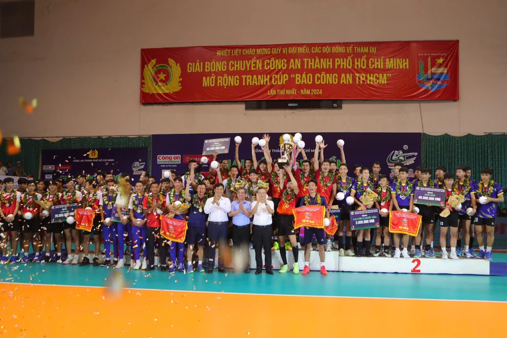 bong-chuyen-cong-an-tp-hcm-thang-lon (7).jpg