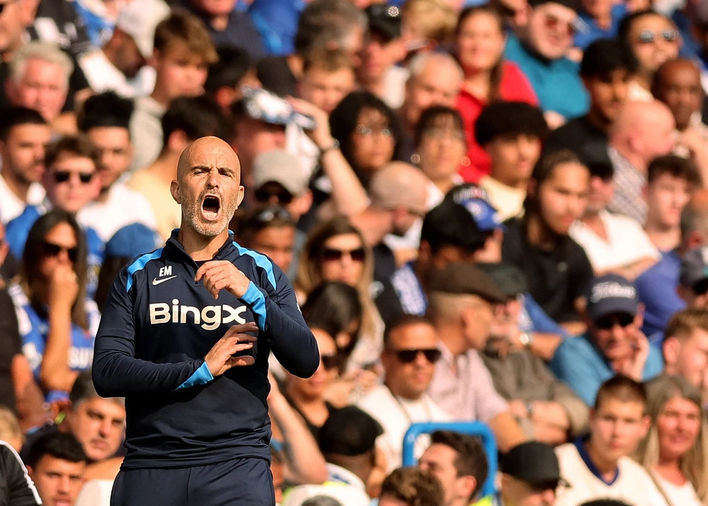 bi-chelsea-hat-hui-ngoi-sao-sterling-co-ben-do-moi (1).jpg