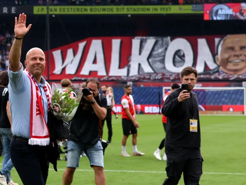 liverpool-dung-mong-hlv-arne-slot-ung-xu-nhu-klopp (3).jpg