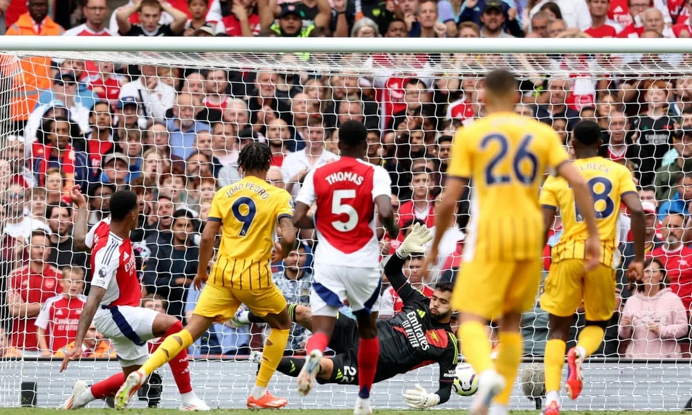 declan-rice-len-tieng-vi-chiec-the-do-vo-duyen-khien-arsenal-mat-nguoi (3).jpg