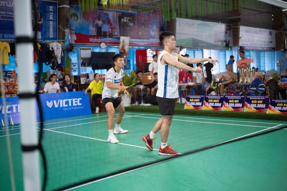 doc-la-giai-cau-long-victec (1).jpg