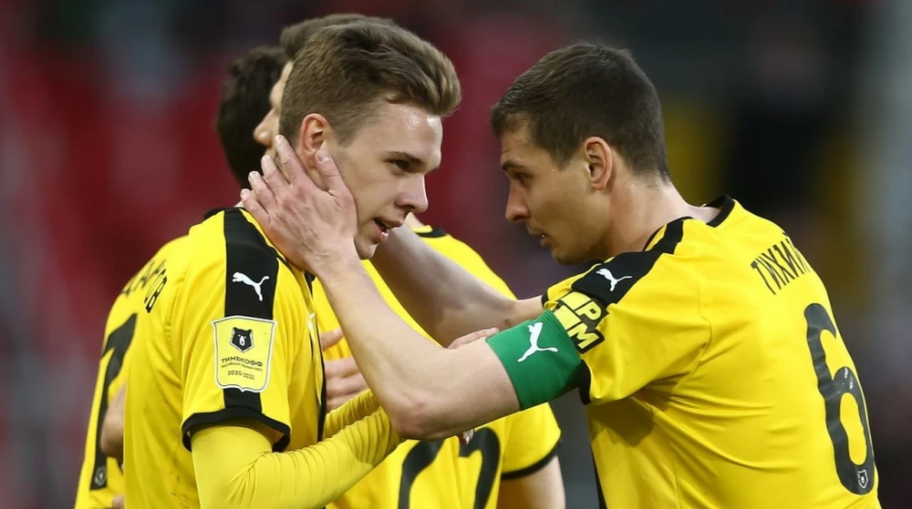 tuyen-thai-lan-mat-ngoi-sao-supachok-doi-nga-bay-chuyen-co-rieng-den-ha-noi (4).jpg