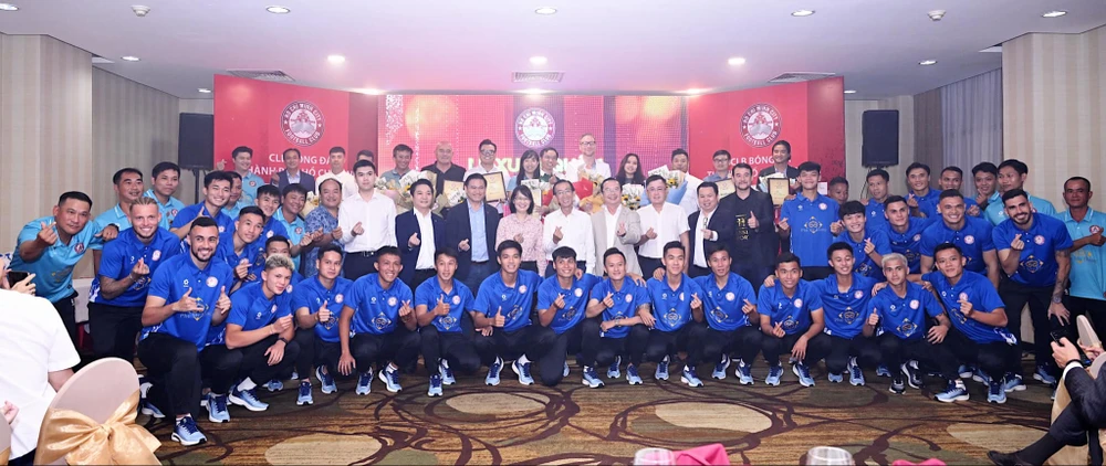 clb-tp-hcm-lot-xac-o-mua-giai-moi (3).jpg