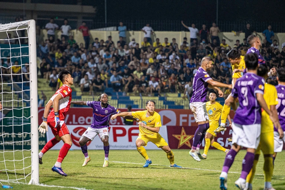 co-trong-tay-doi-bong-pho-nui (3).jpg