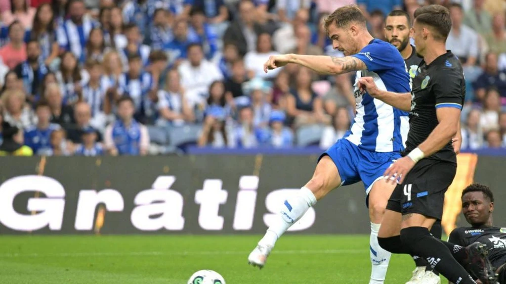 thay-tro-hlv-ten-hag-vua-da-vua-run-o-porto (3).jpg