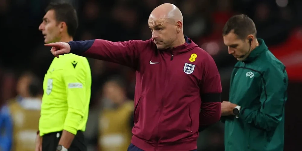 hlv-carsley-khong-phu-hop-voi-doi-tuyen-anh (2).jpg