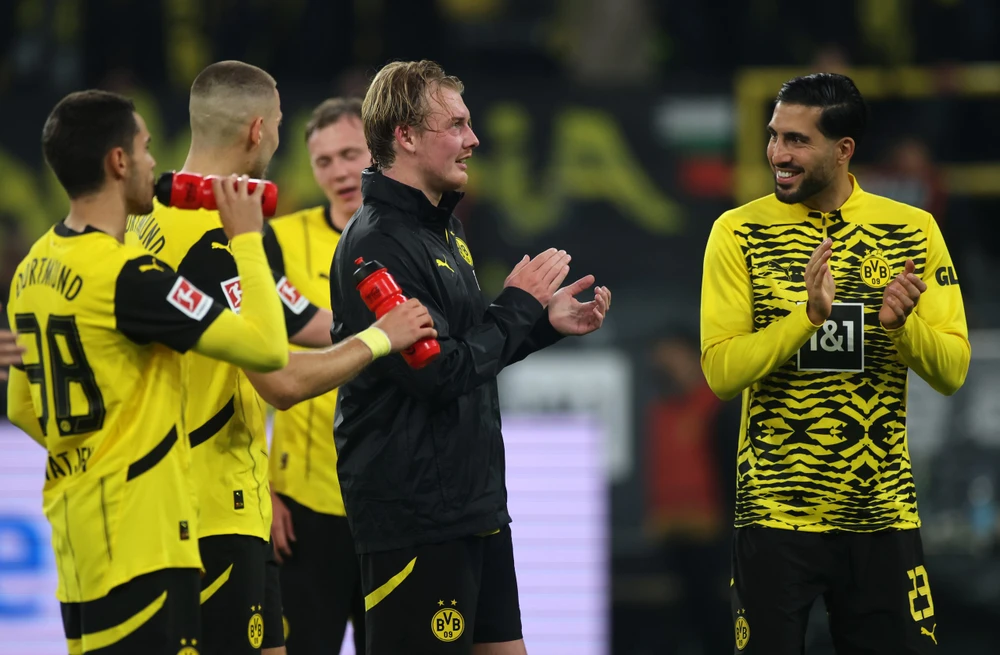 cài gián điệp bí mật theo dõi Dortmund