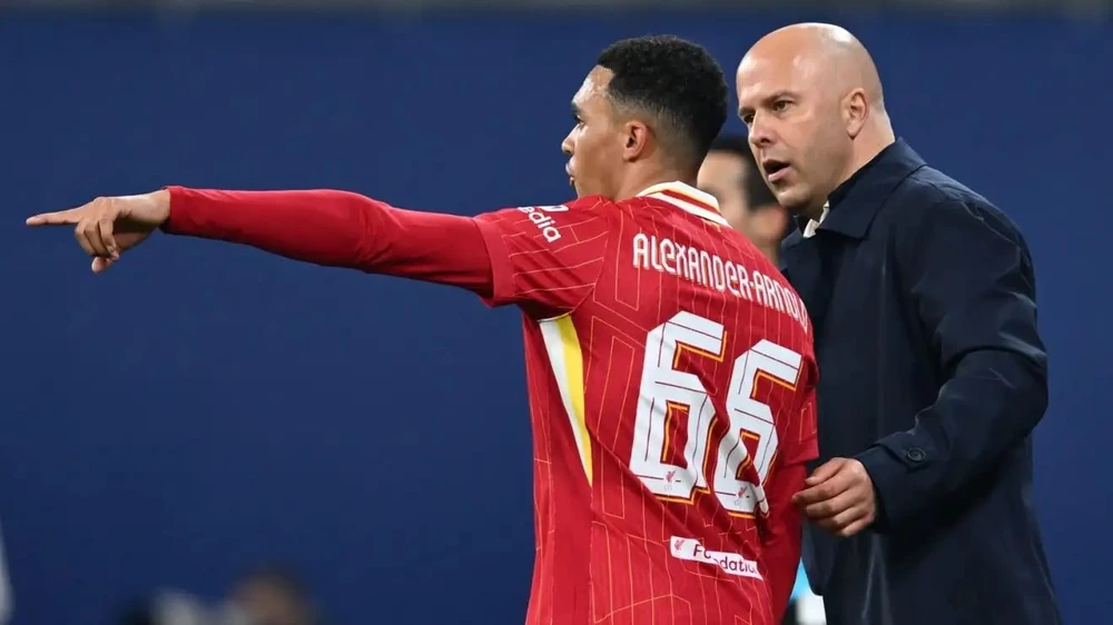 hlv-arne-slot-dang-giup-liverpool-pha-vo-nhung-ky-luc (3).jpg