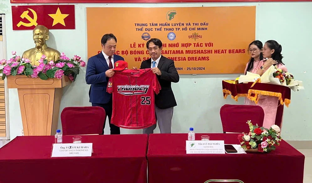 bong-chay-tp-hcm-hop-tac-quoc-te-voi-saga-indonesia-dreams (4).jpg