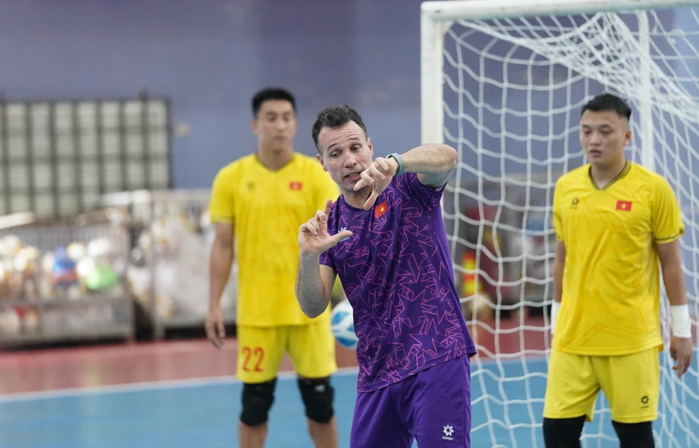 futsal-viet-nam-va-mong-soan-ngoi-thai-lan (2).jpg